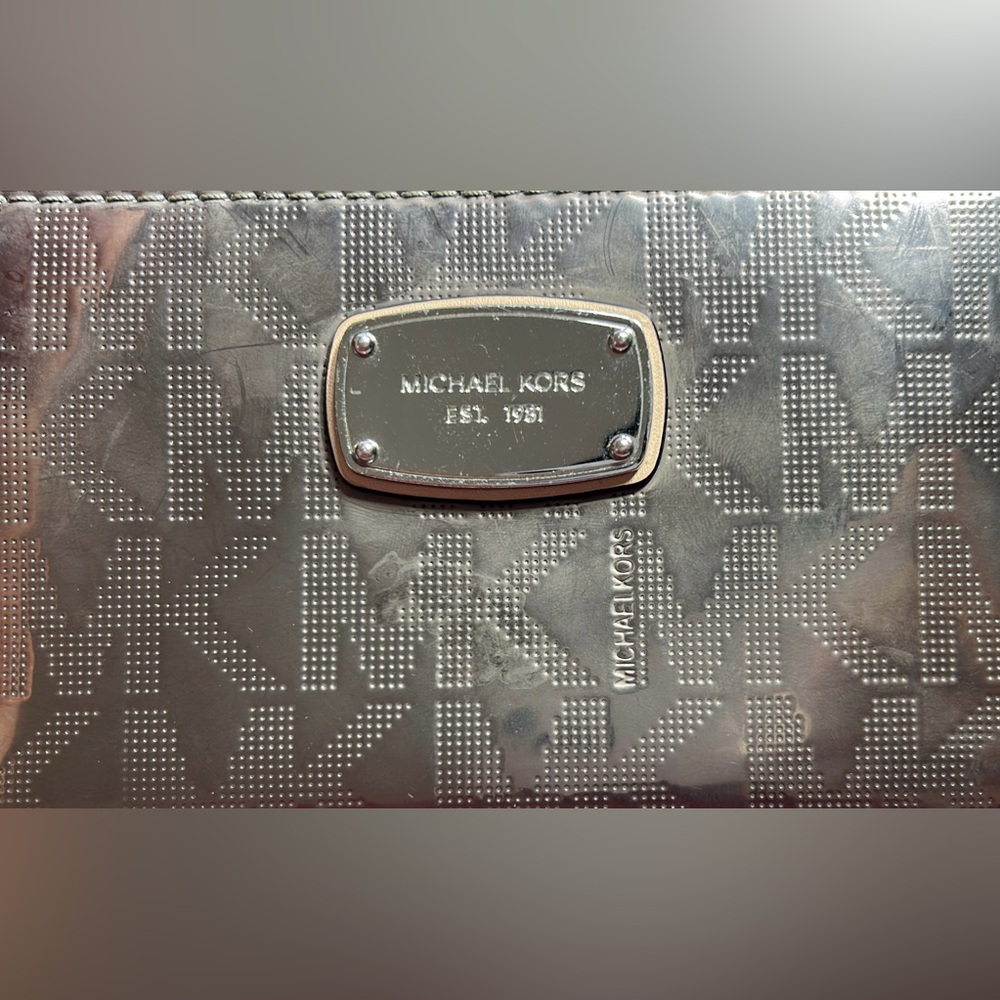Michael Kors Wristled Wallet Metallic Brown/Silver with Logo and Zipper - Picture 2 of 10